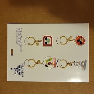 NWT: Walt Disney World 50th Anniversary 4 Pack Keychains